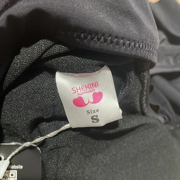 Cute Black Swimsuit - Picture 9 of 9